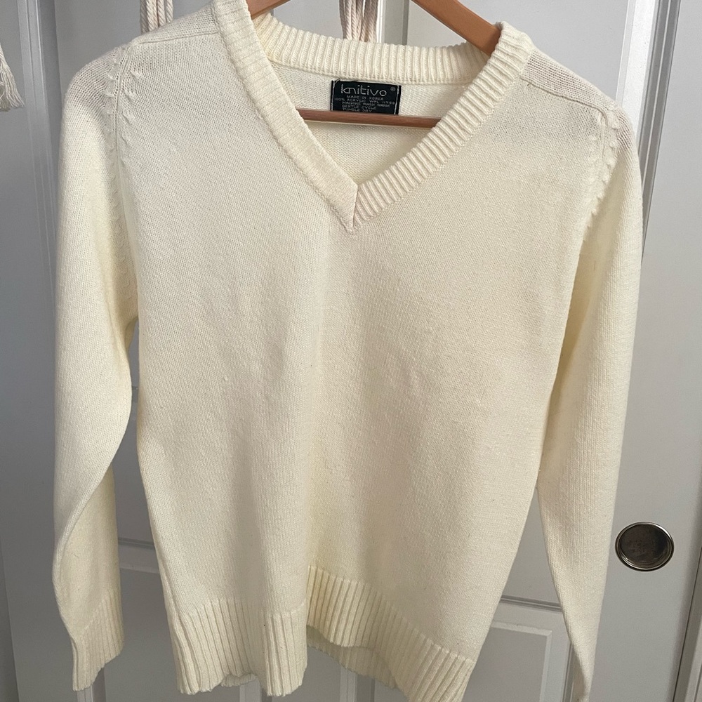 VINTAGE 1970s Acrylic Classic V-Neck Cream Sweater M-L